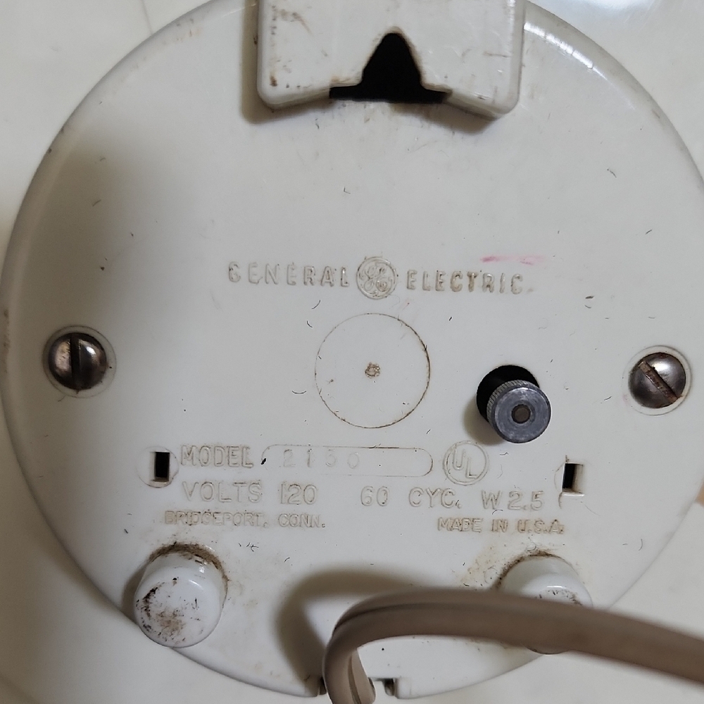 GE Vintage Cream Wall Clock - Picture 4 of 7
